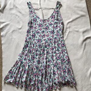 Super cute floral springtime/summer time dress!